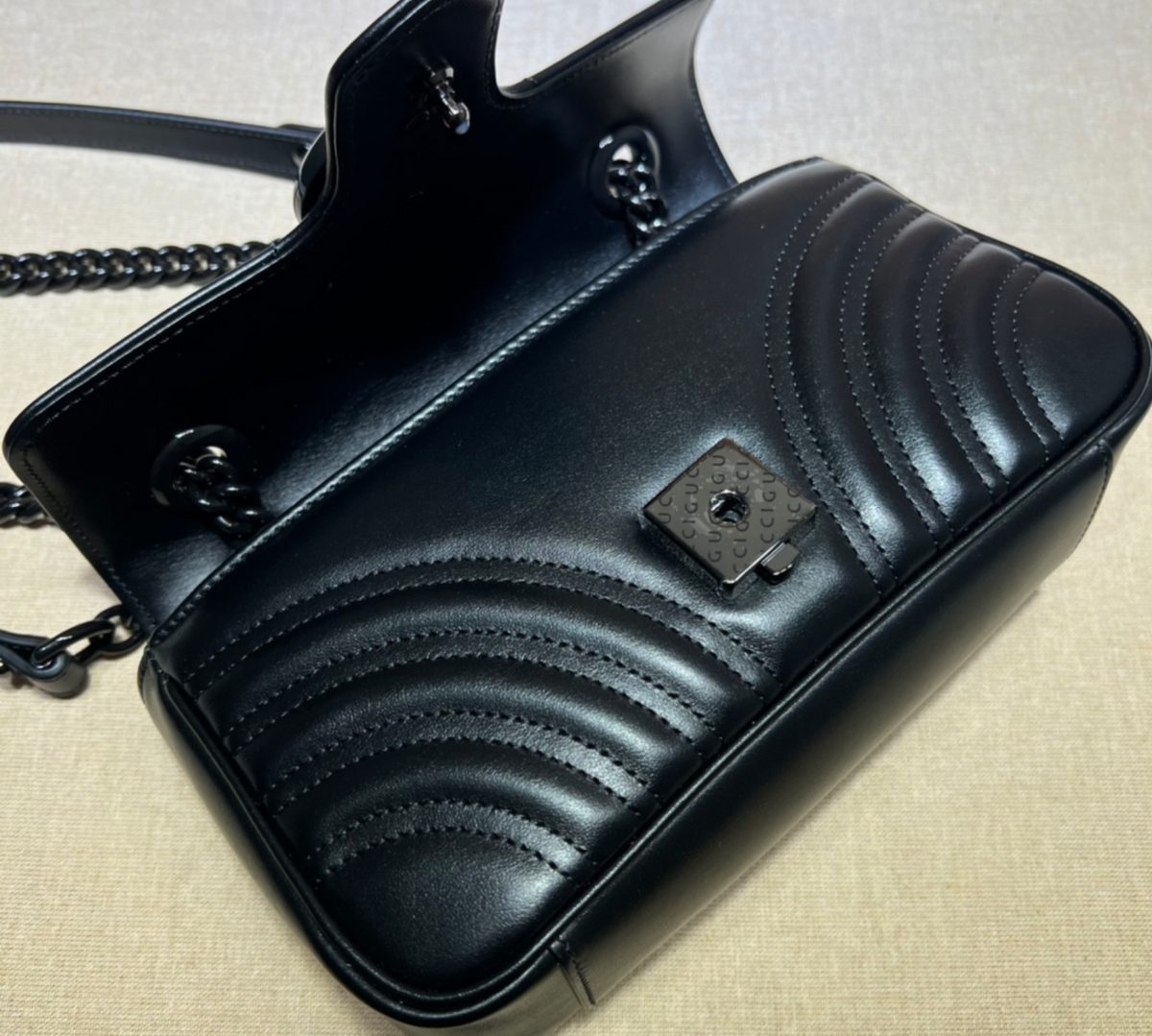 Gucci GG Marmont shoulder bag